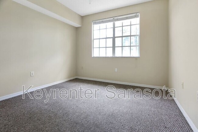 Building Photo - 5500 Bentgrass Dr