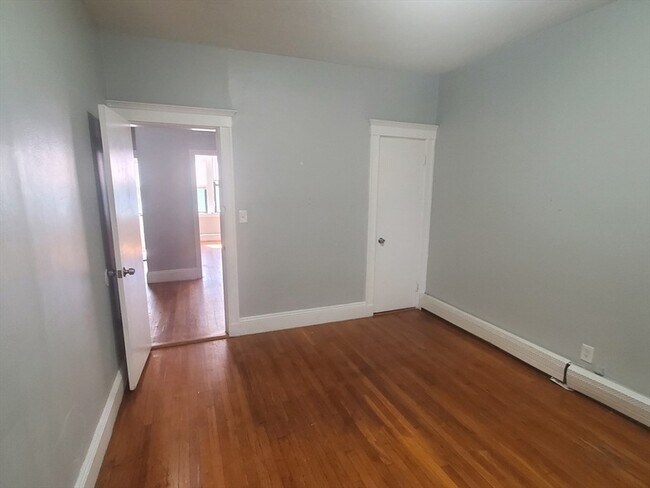 Building Photo - 76 Walnut Park