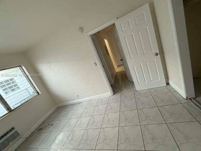 Building Photo - 725 83rd St