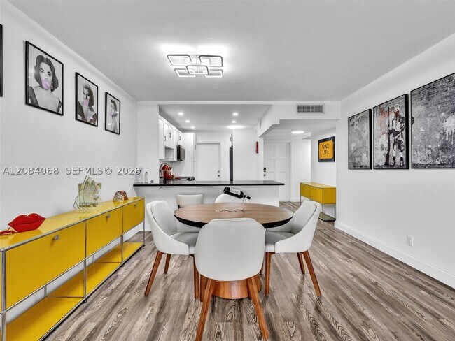 Building Photo - 2661 S Course Dr