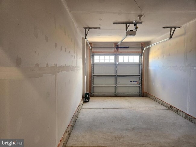 Building Photo - 377 Waterside Sq