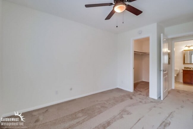 Building Photo - Charming 1Bdm 1Ba Condo in the Heart of Sa...