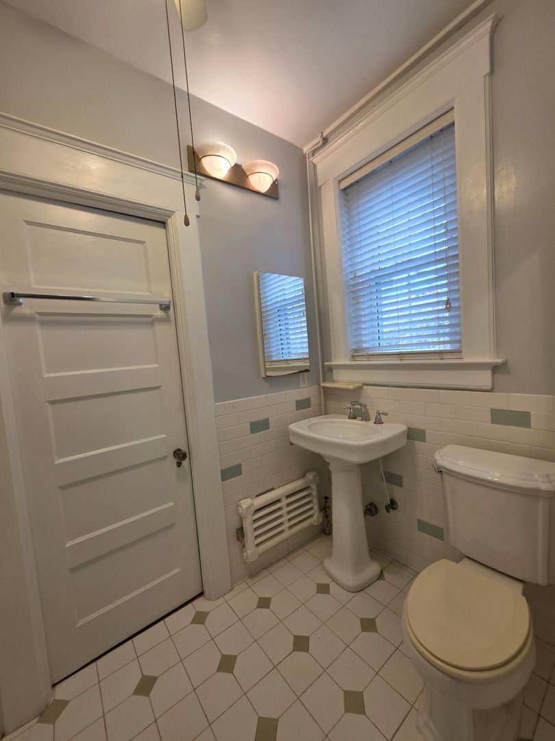 Building Photo - 600 W Olney Rd