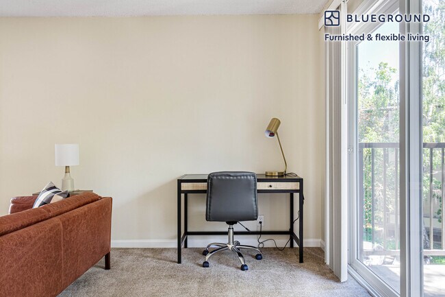 Building Photo - 1824 Oak Creek Dr