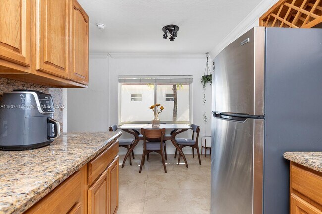 Building Photo - 81 Edgewater Dr