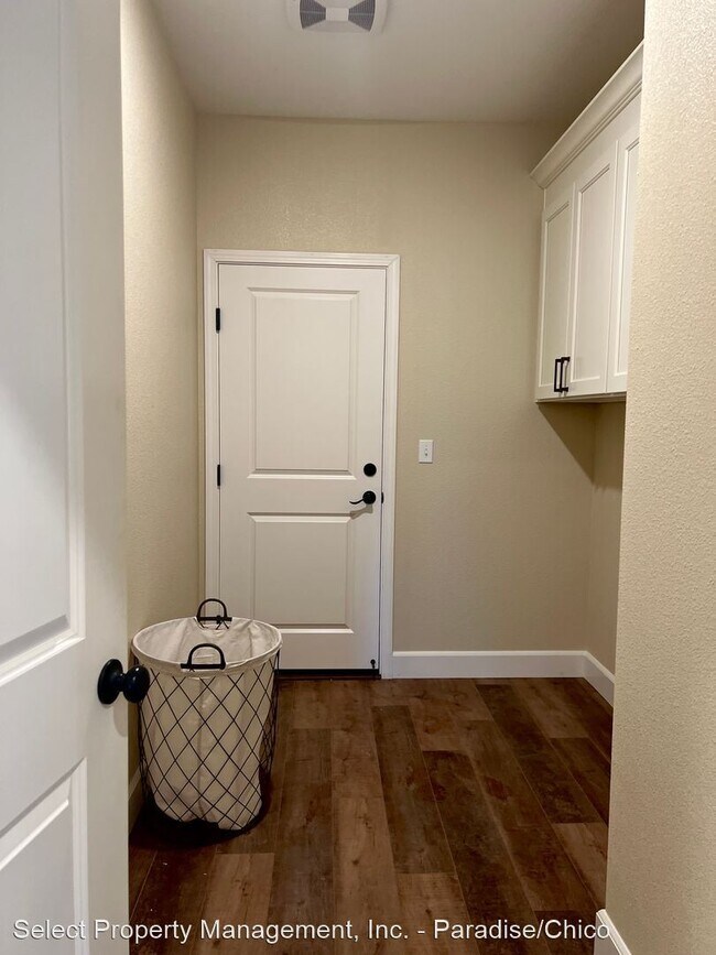 Building Photo - 3 br, 2 bath House - 8654 Skyway