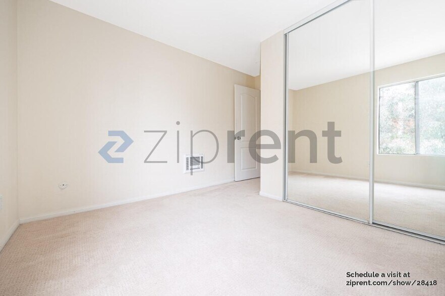 Building Photo - Unit 226