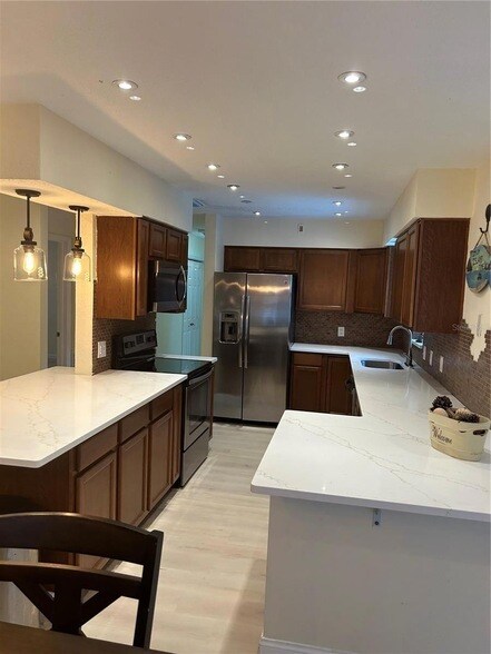 Building Photo - 10842 61st Ave