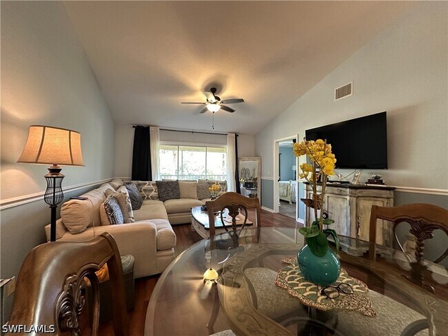 Building Photo - 241 Robin Hood Cir