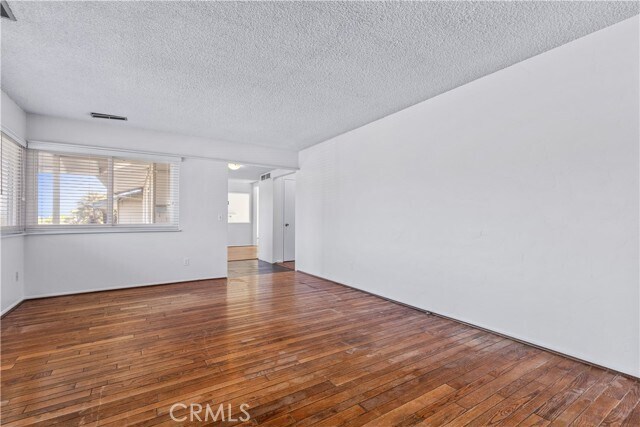 Building Photo - 668 Patricia Dr