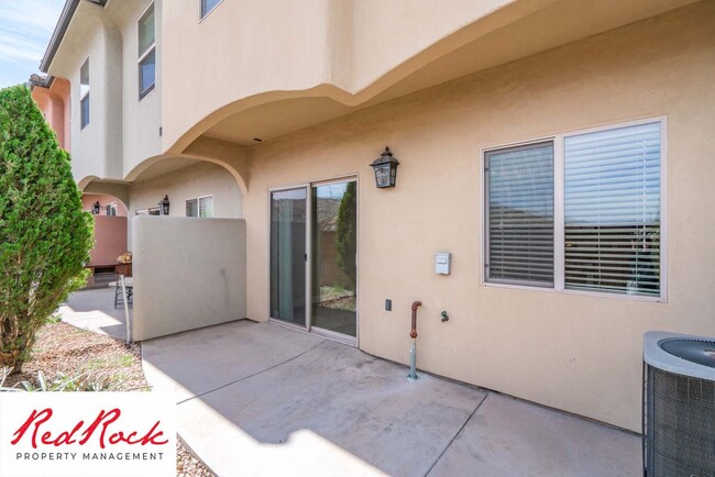 Building Photo - Beautiful Southgate Townhome!