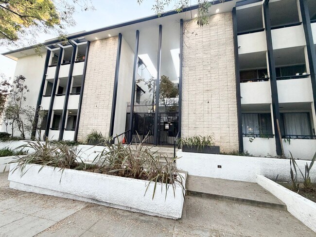 Building Photo - All utilities included 1 bedroom walking distance to Cal Tech