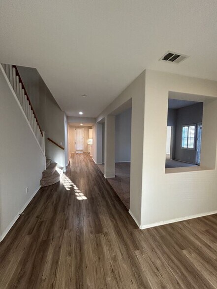 Building Photo - 7572 Corona Valley Ave