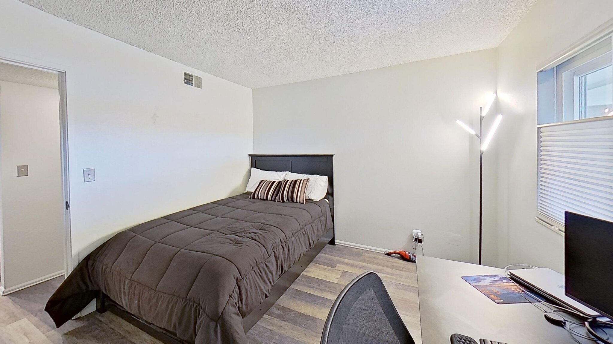 Building Photo - 6800 E Tennessee Ave