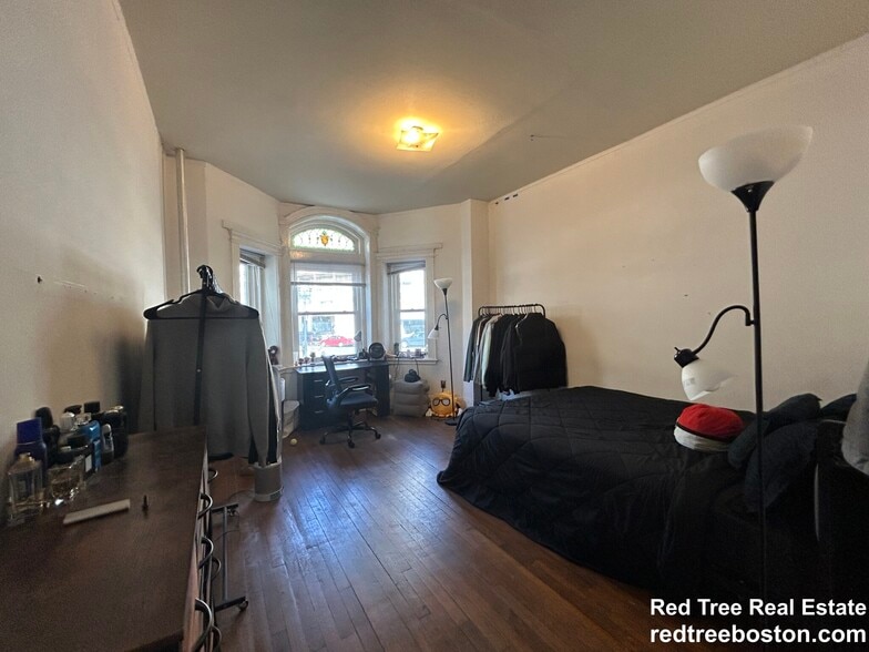 Primary Photo - 15 Westland Ave