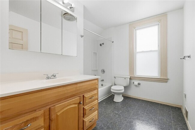 Building Photo - 112 Dewitt St