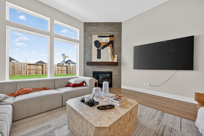 Building Photo - 7727 Pleasant Crst Dr