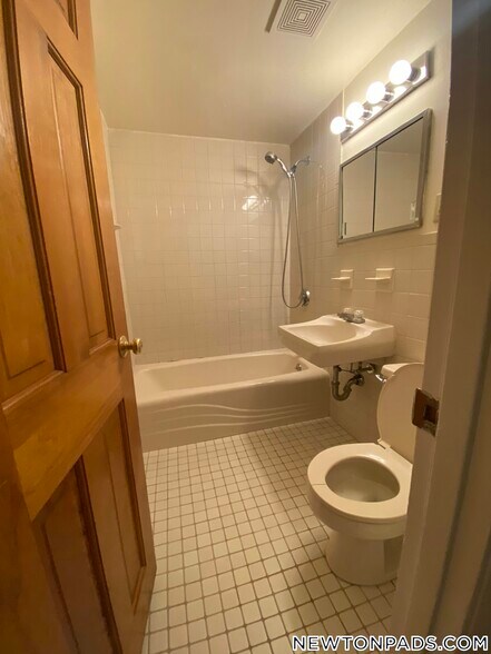 Building Photo - 278 Grove St