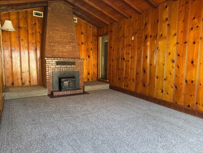 Building Photo - 548 W 4th Ave