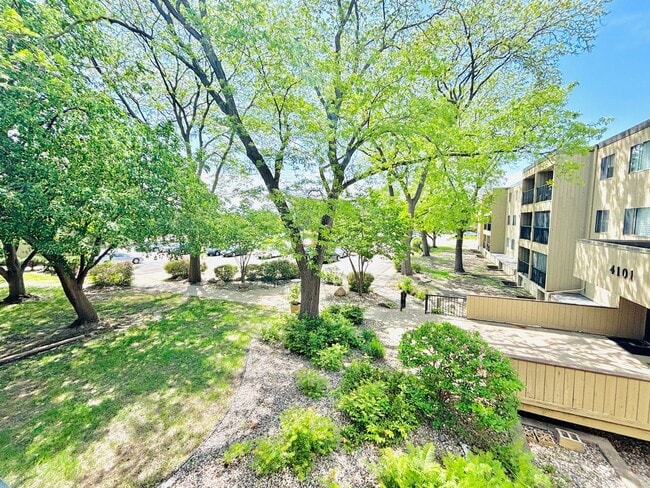 Building Photo - LOCATION LOCATION!  Prime, 1 bed/1 bath Co...