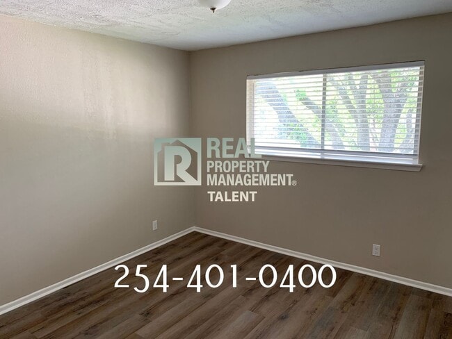 Building Photo - 2214 Saulsbury Dr