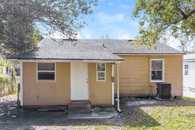 Building Photo - 5129 Appleton Ave