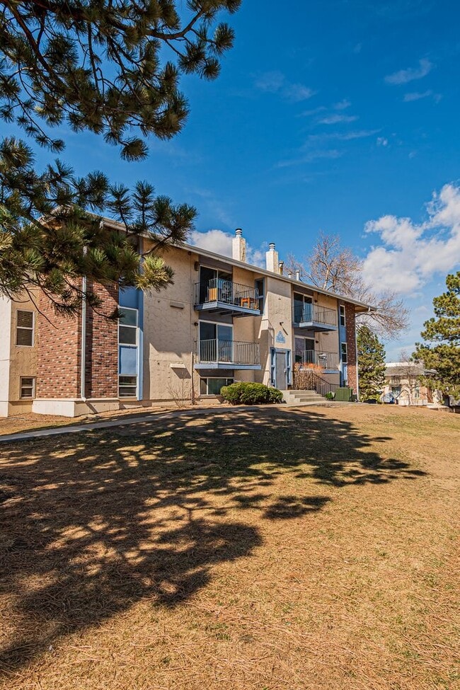 Building Photo - 2BD, 1BA Remodeled Westminster Condo. One Parking Spot. Washer/ Dryer Included.