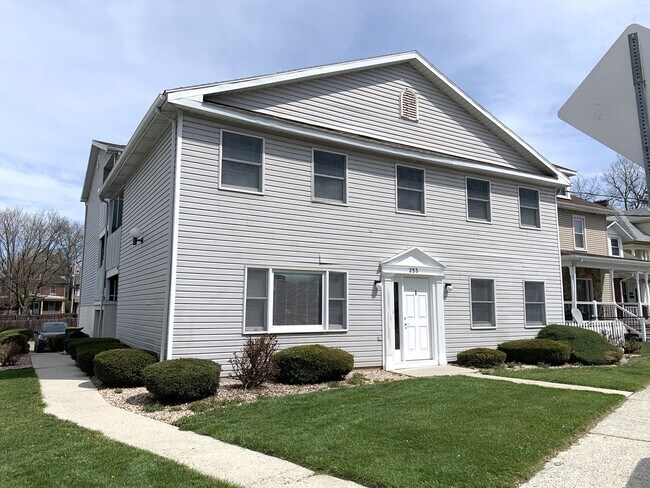 Building Photo - 253 College Ave