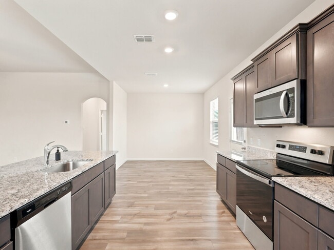 Building Photo - "Charming 4-Bed Oasis with 2 Baths in Fort Worth – Spacious 1,724 Sq Ft Gem!"