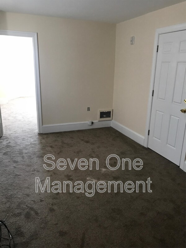 Building Photo - 5205 Ridge Ave