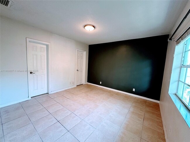 Building Photo - 2424 SE 17th St