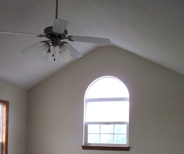 Building Photo - 814 SW Peach Tree Ln