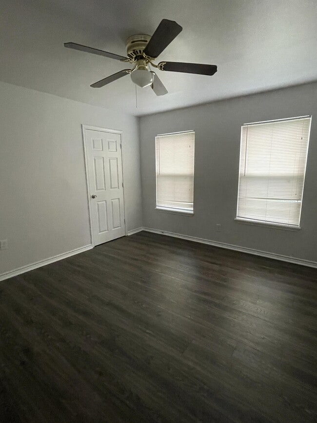 Building Photo - 4606 Nesbitt Dr