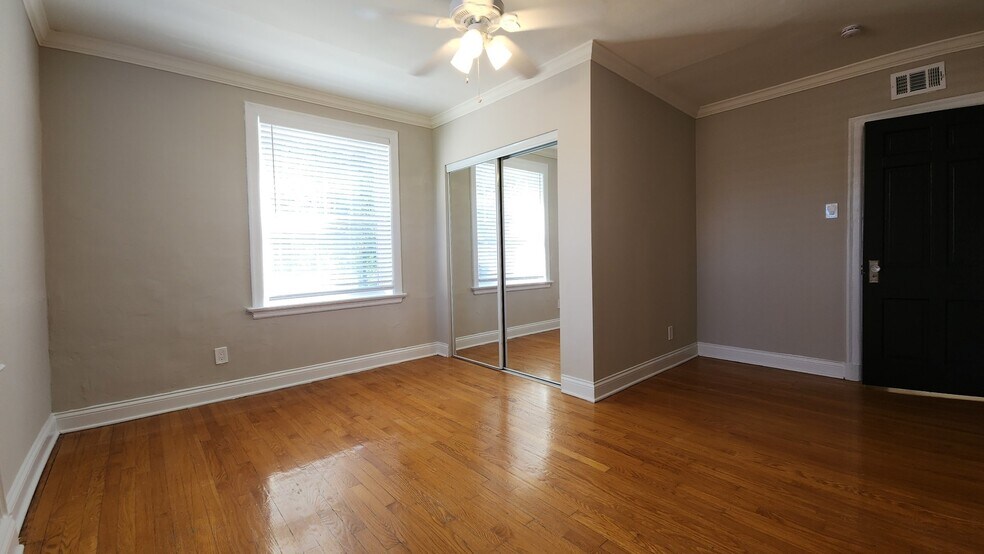 Building Photo - 803 Westwood Dr