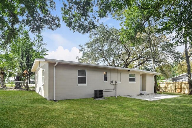 Building Photo - 4542 Tarpon Dr
