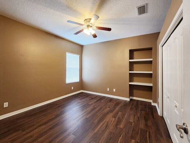 Building Photo - 2408 Tea Olive Terrace
