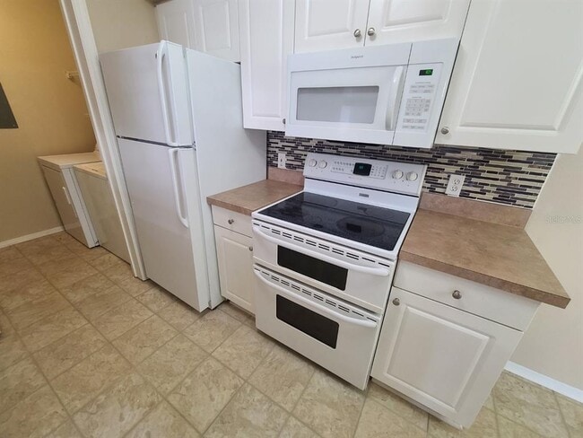 Building Photo - 36138 Lake Chase Blvd