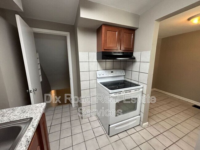 Building Photo - 237A Ryburn Avenue - Ryburn 237A