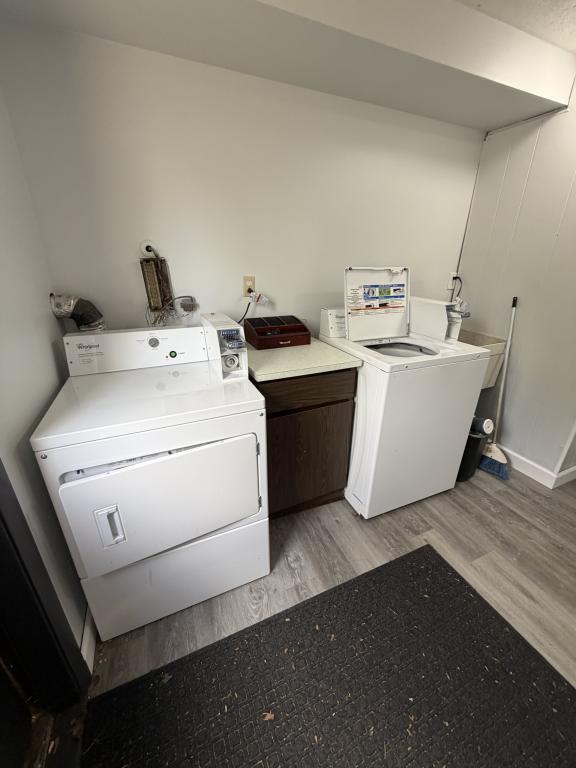 Building Photo - 21 Wayne St SE