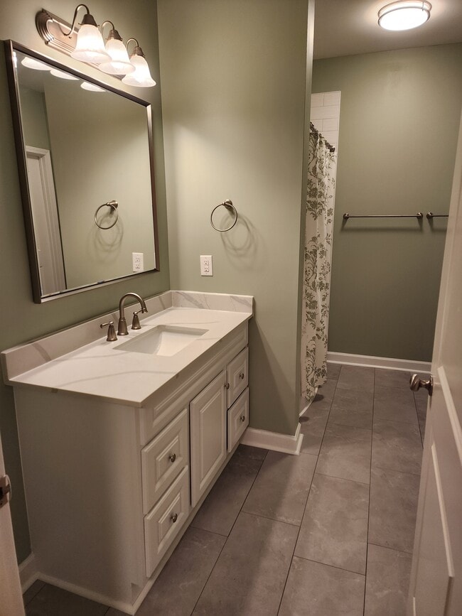 Building Photo - 7104 W Friendly Ave