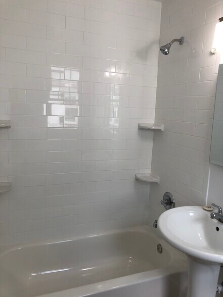 Building Photo - 4135 Roland Ave