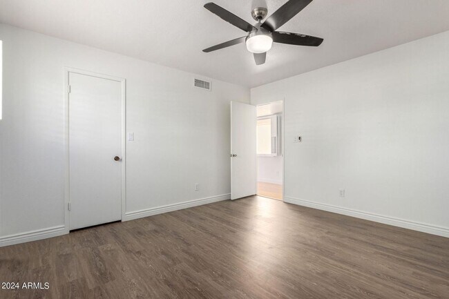 Building Photo - Beautiful townhome in Scottsdale!