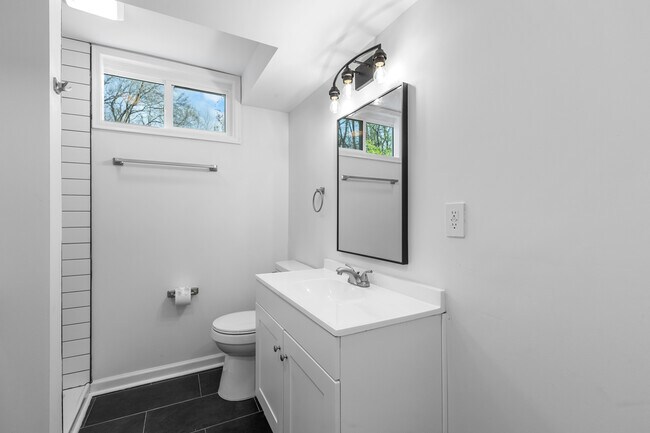 Building Photo - 4915 Darlington Dr