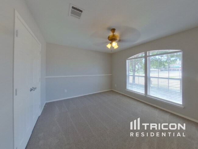 Building Photo - 9600 Orinda Dr