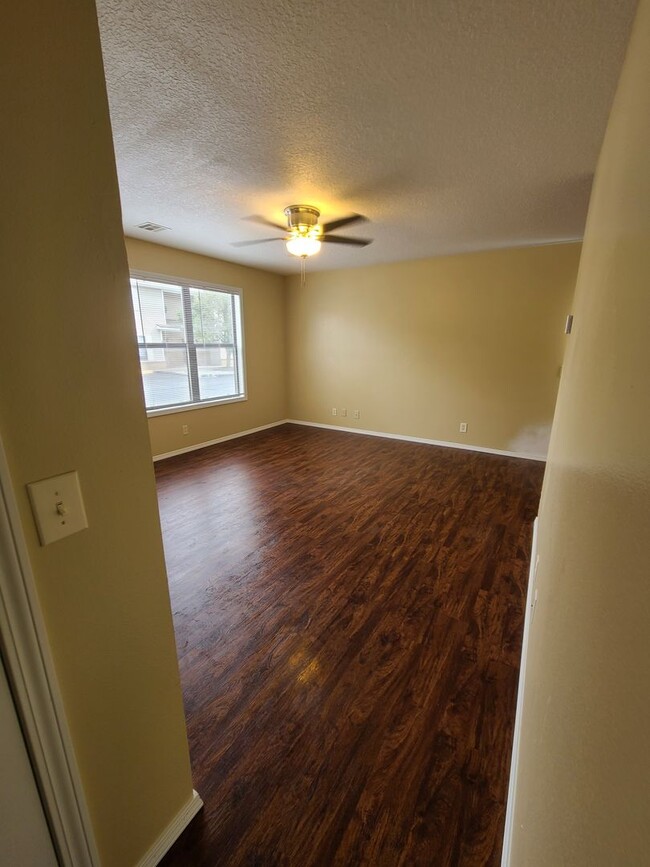Building Photo - Magnolia Townhome