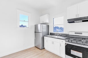 Building Photo - 1618 E Vernon Ave