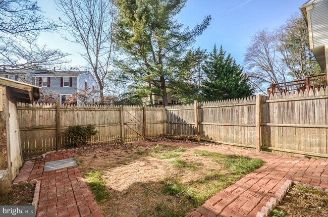Building Photo - 8 Hines Ct
