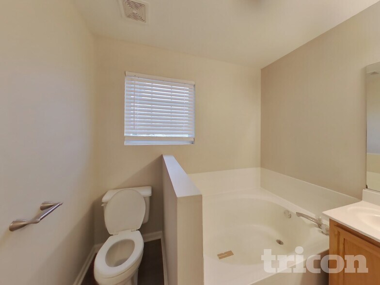 Building Photo - 16137 S Lexington Dr