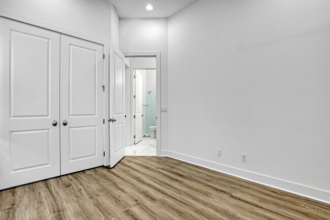 Building Photo - 13501 Artisan Cir
