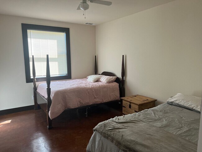 Building Photo - 3 bedroom with extra living area & office-Azle on half acre lots